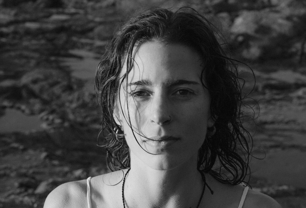 Raquel Quirós Pozo impacta con su primera novela distópica: una reflexión sobre el futuro de la humanidad