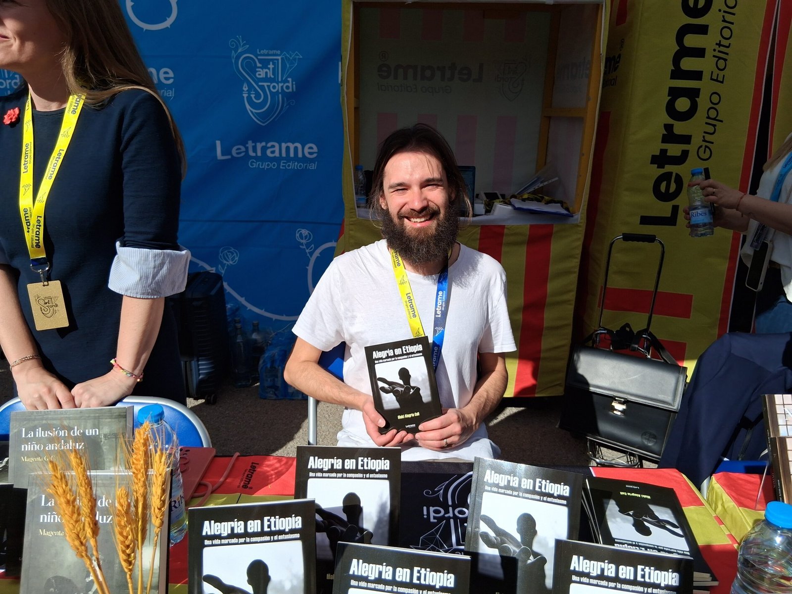 Sant Jordi 2025: Iñaki Alegría Coll emocionó a los lectores con su obra en la parada de la Editorial Letrame