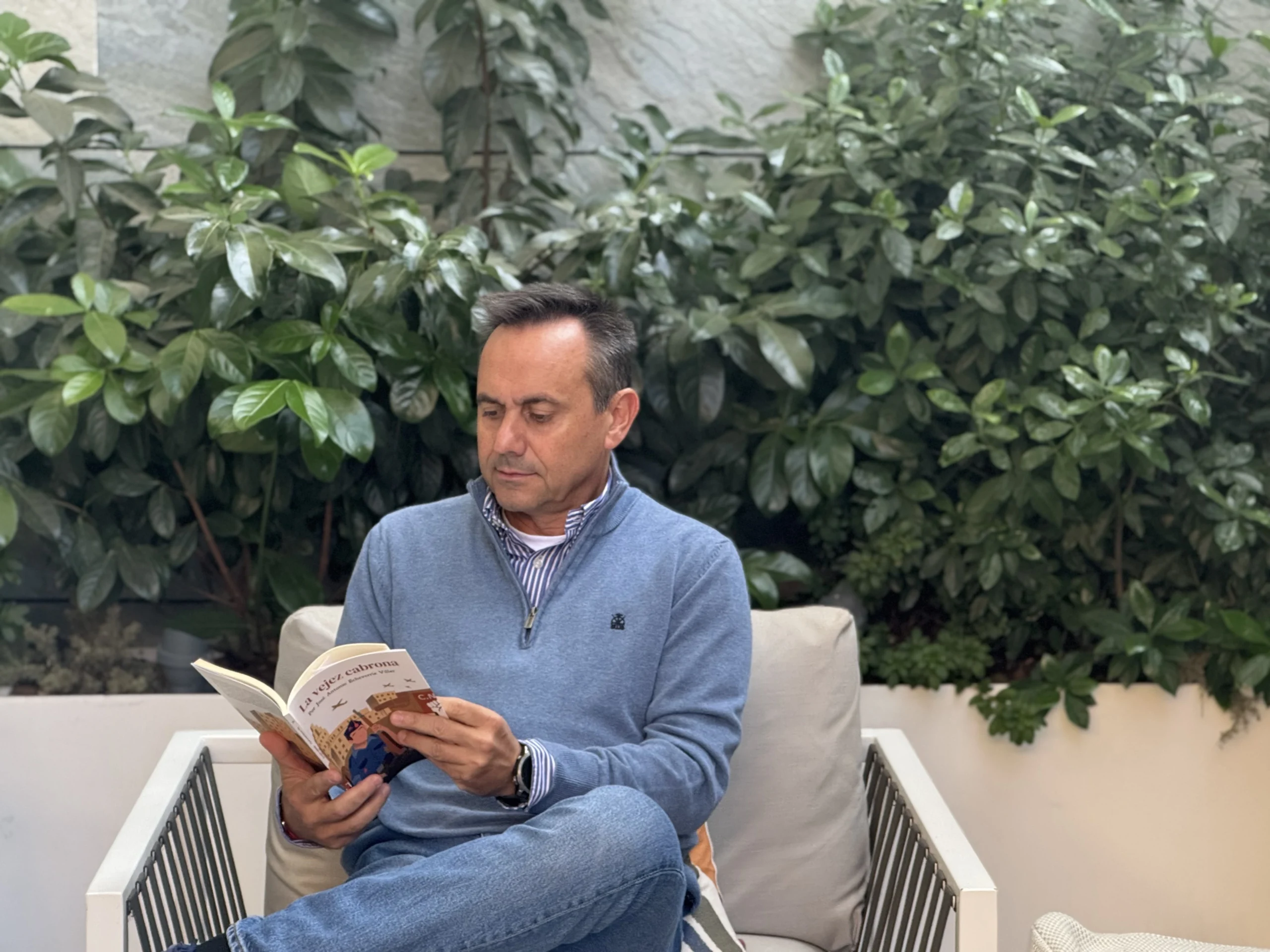 José Antonio Echeverría Villar conmueve con La vejez cabrona, una novela que une memoria, ironía y verdad emocional